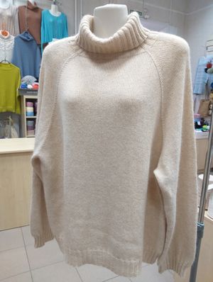 Нежный свитер из Aurum Cashmere